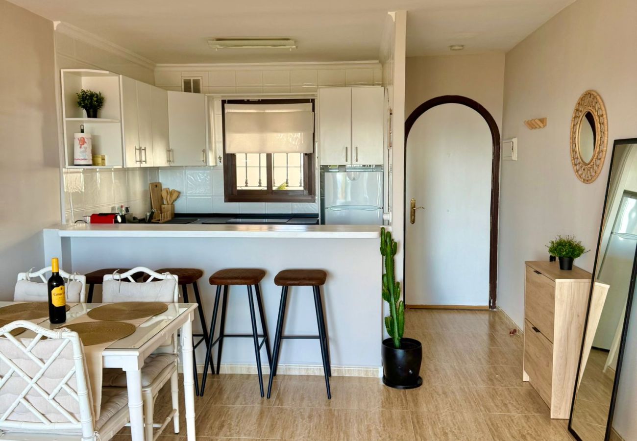 Apartamento en Mijas Costa - ¡UBICACIÓN EXCELENTE! ¡A pocos minutos caminando de la Playa, Club Deportivo, Restaurantes, Supermercados y más!