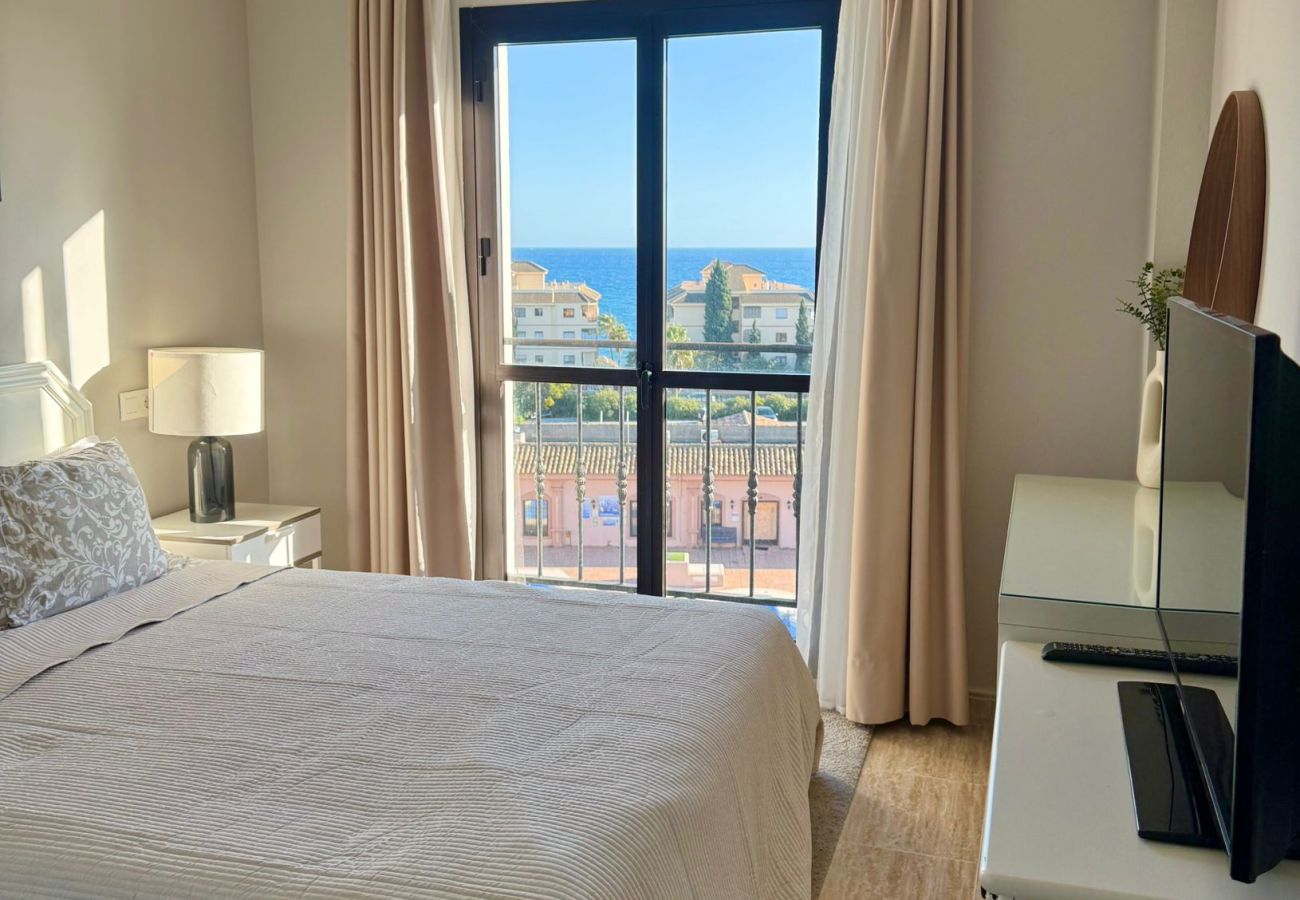 Apartamento en Mijas Costa - ¡UBICACIÓN EXCELENTE! ¡A pocos minutos caminando de la Playa, Club Deportivo, Restaurantes, Supermercados y más!