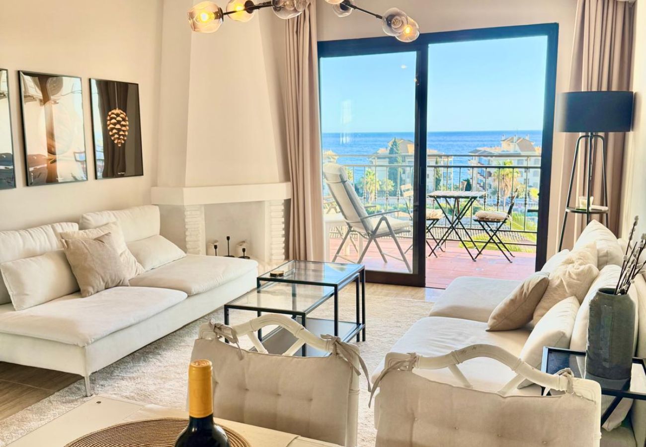 Apartamento en Mijas Costa - ¡UBICACIÓN EXCELENTE! ¡A pocos minutos caminando de la Playa, Club Deportivo, Restaurantes, Supermercados y más!