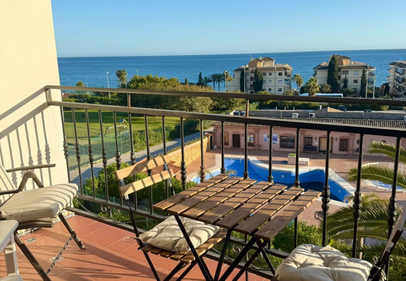 Apartamento en Mijas Costa - ¡UBICACIÓN EXCELENTE! ¡A pocos minutos caminando de la Playa, Club Deportivo, Restaurantes, Supermercados y más!