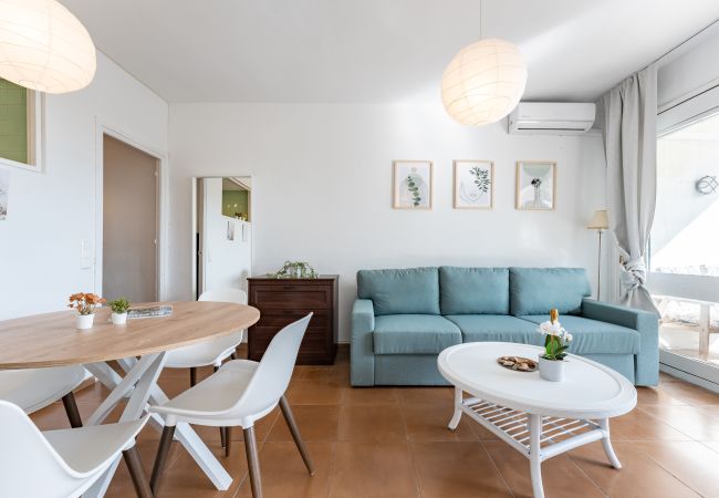 Apartamento en Torremolinos - ¡Ubicación perfecta! Camine unos minutos hasta restaurantes, hermosa playa, ciudad, tren y autobús.