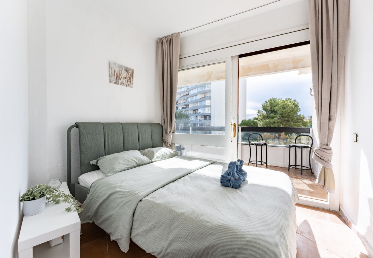 Apartamento en Torremolinos - ¡Ubicación perfecta! Camine unos minutos hasta restaurantes, hermosa playa, ciudad, tren y autobús.