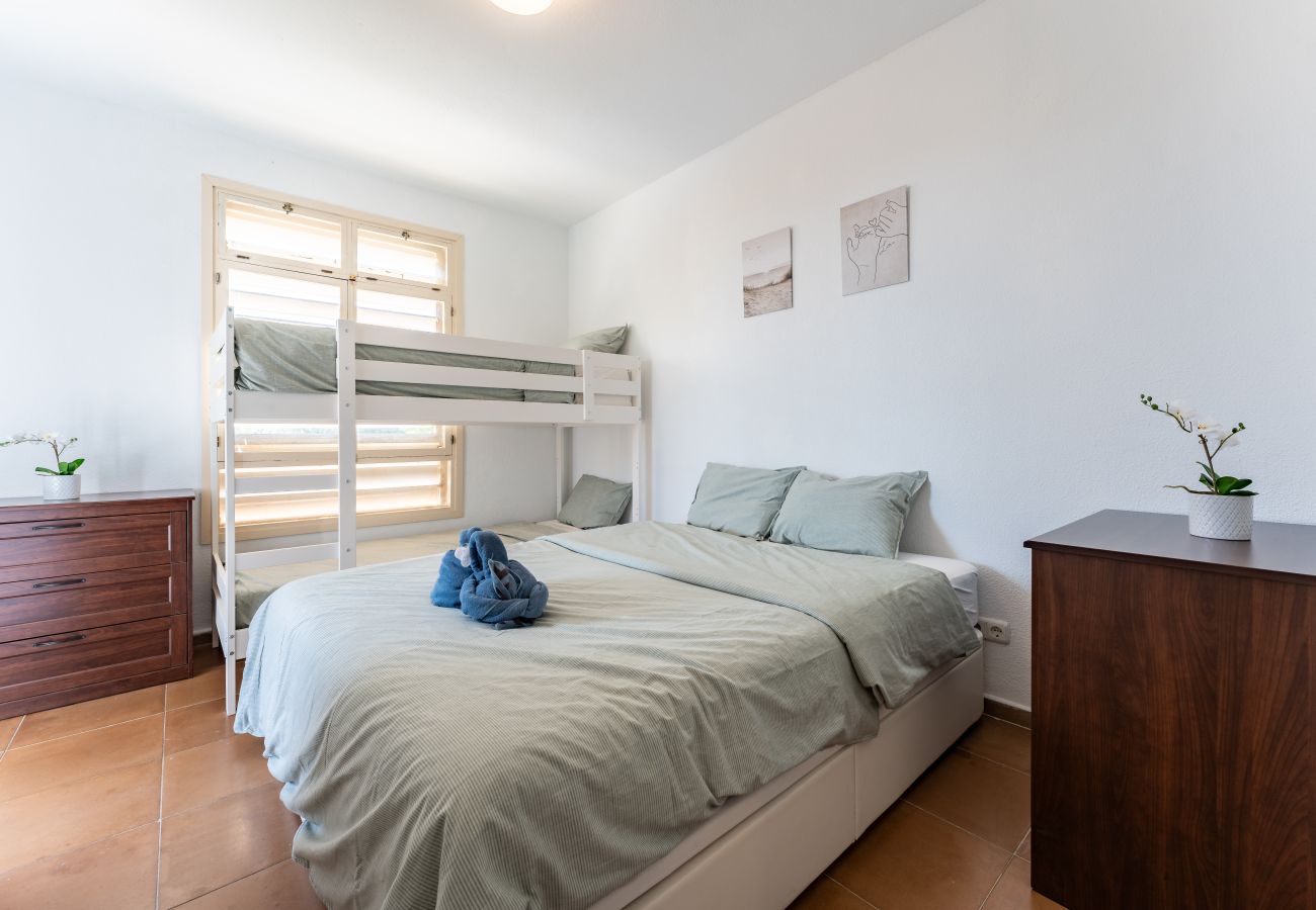 Apartamento en Torremolinos - ¡Ubicación perfecta! Camine unos minutos hasta restaurantes, hermosa playa, ciudad, tren y autobús.