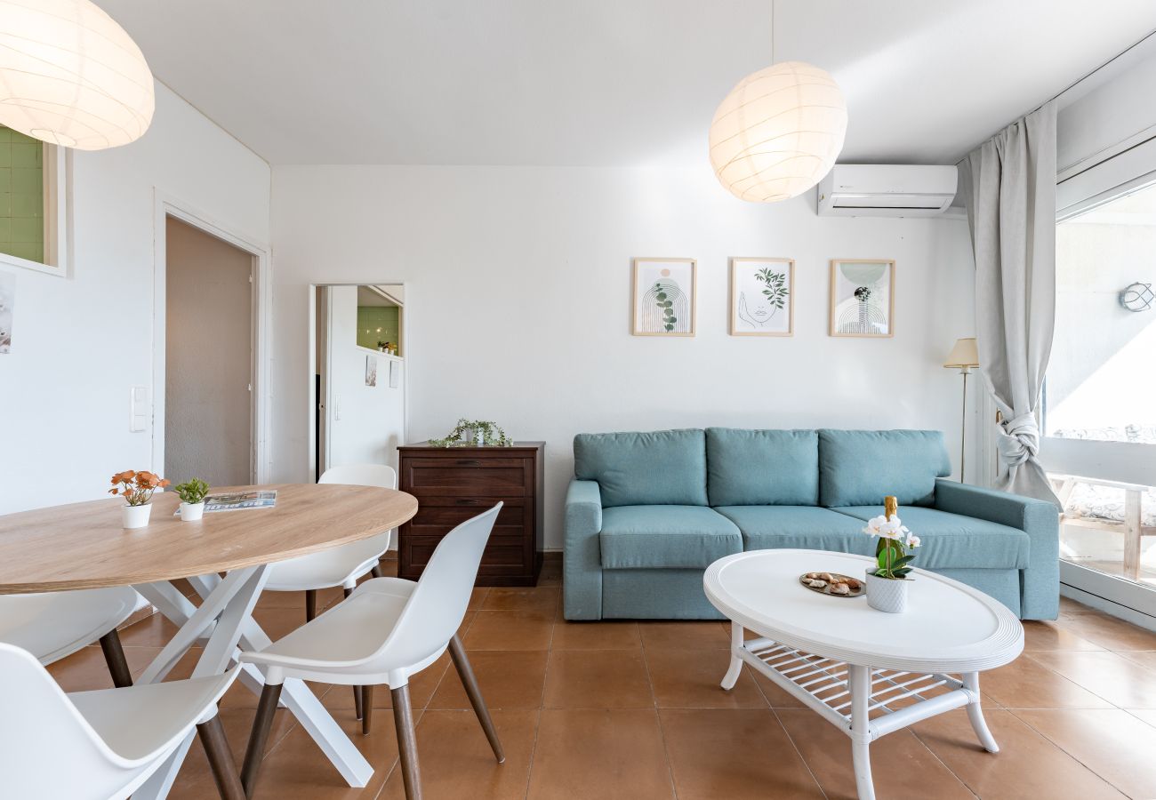 Apartamento en Torremolinos - ¡Ubicación perfecta! Camine unos minutos hasta restaurantes, hermosa playa, ciudad, tren y autobús.