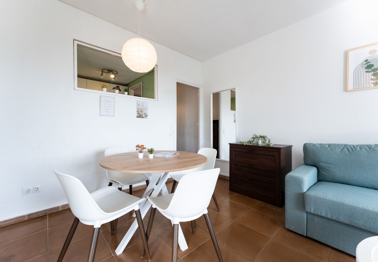 Apartamento en Torremolinos - ¡Ubicación perfecta! Camine unos minutos hasta restaurantes, hermosa playa, ciudad, tren y autobús.