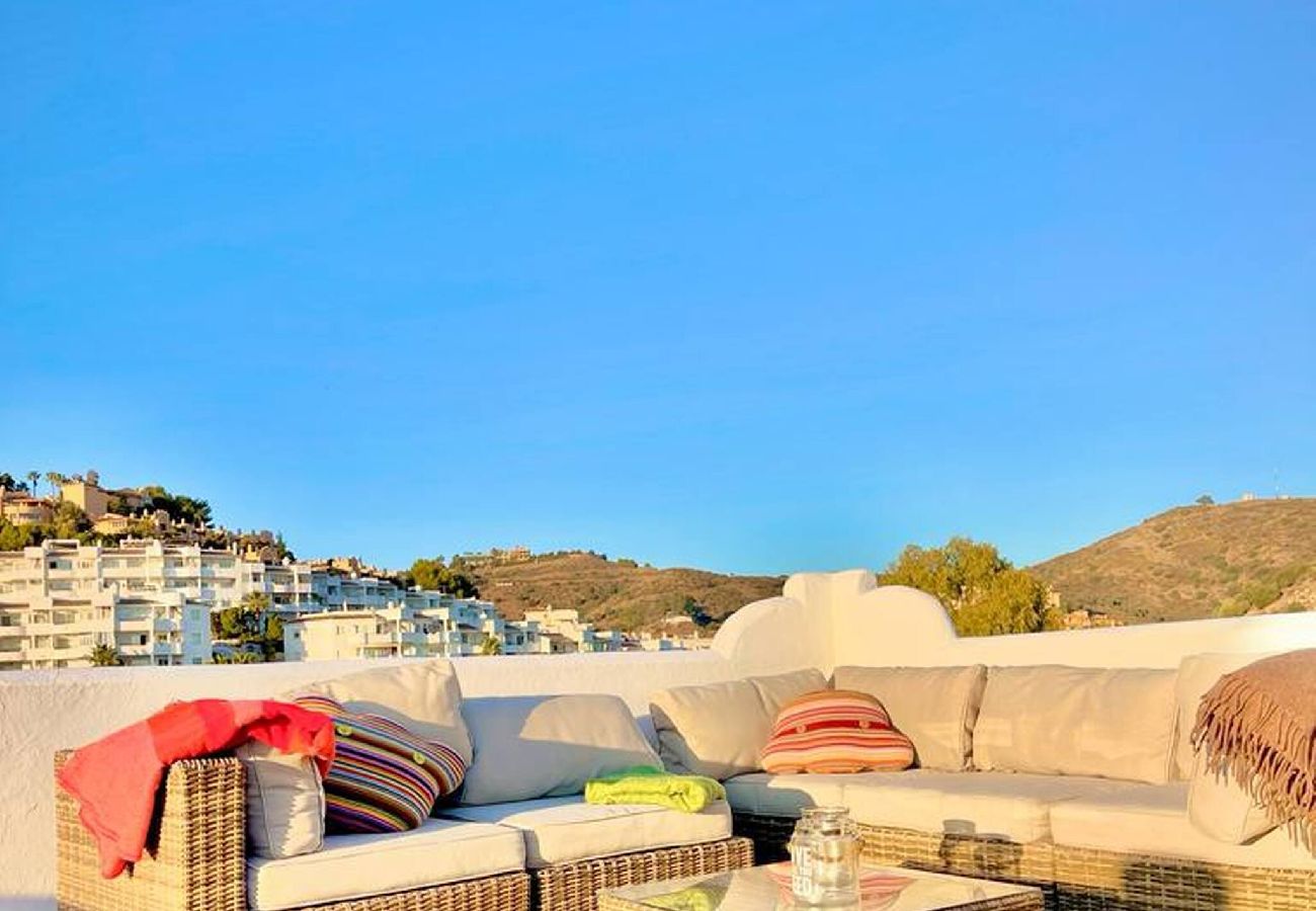 Apartment in Mijas - Enjoy Sea View! Walk to Restaurants, Padel and Gym 