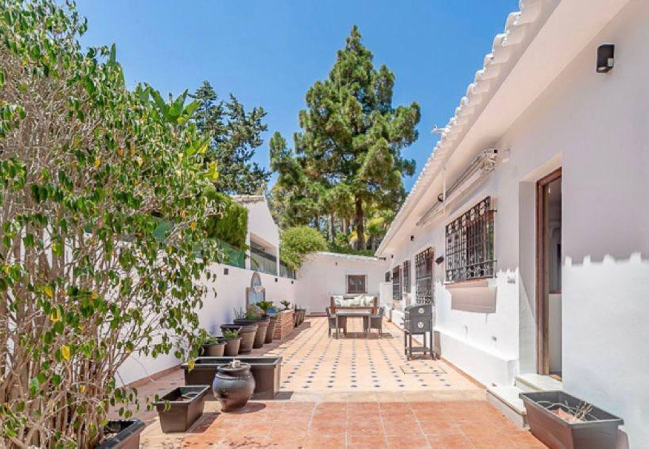 Villa in Marbella - Villa Río: 5min to Marbella old town, beach and shopping