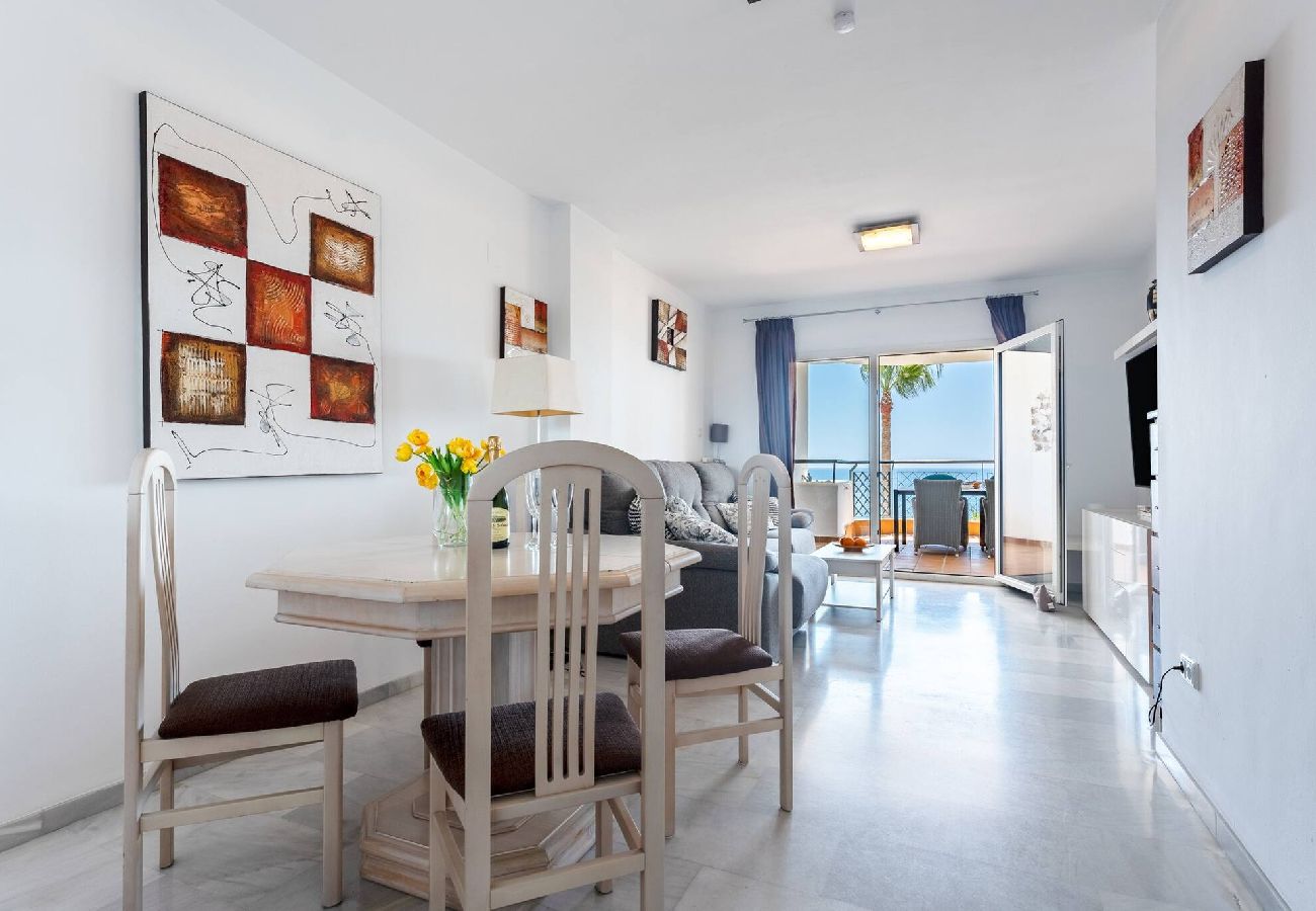 Apartment in Mijas Costa - Stylish first line beach apartment, great pool and snack bar