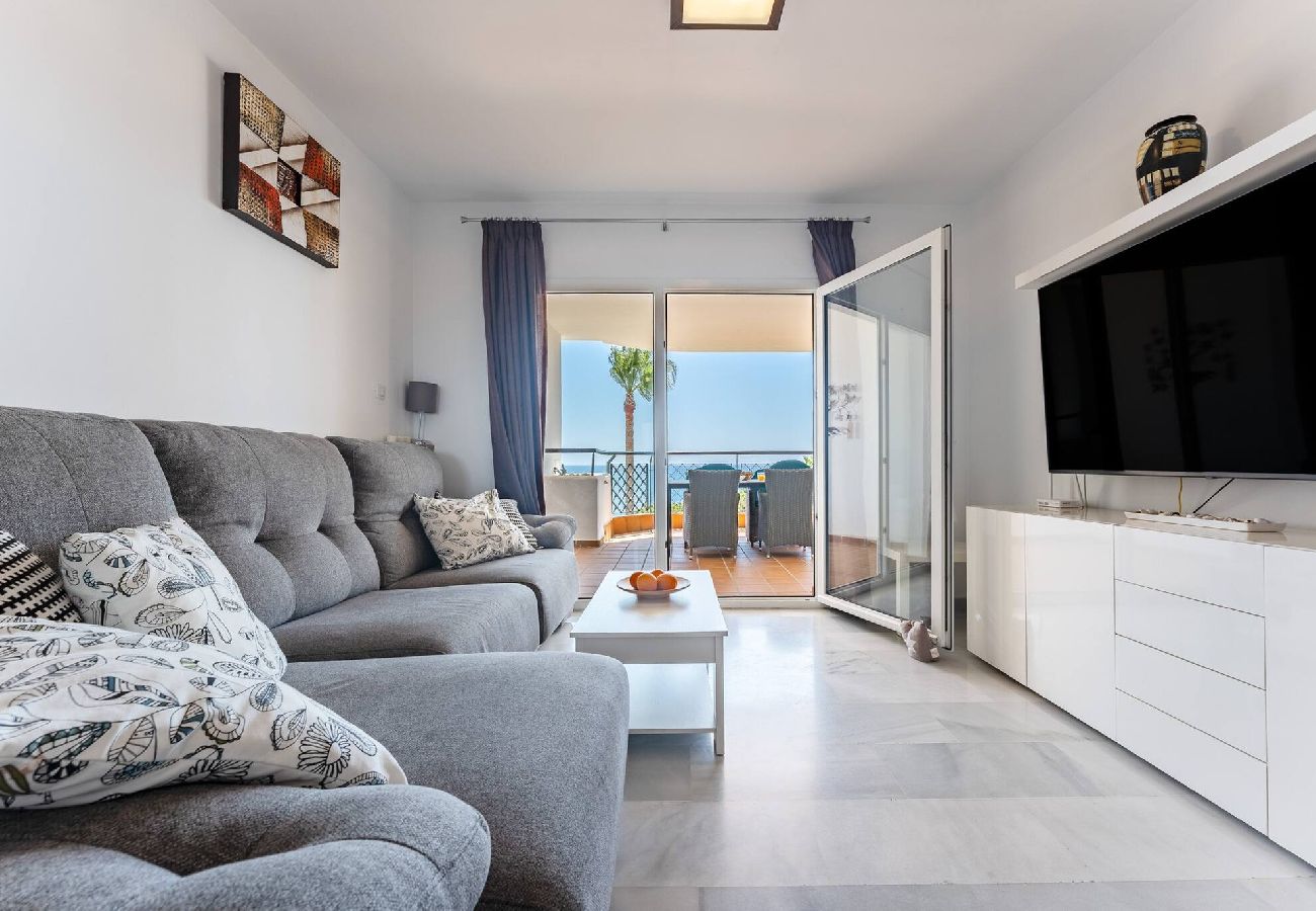 Apartment in Mijas Costa - Stylish first line beach apartment, great pool and snack bar