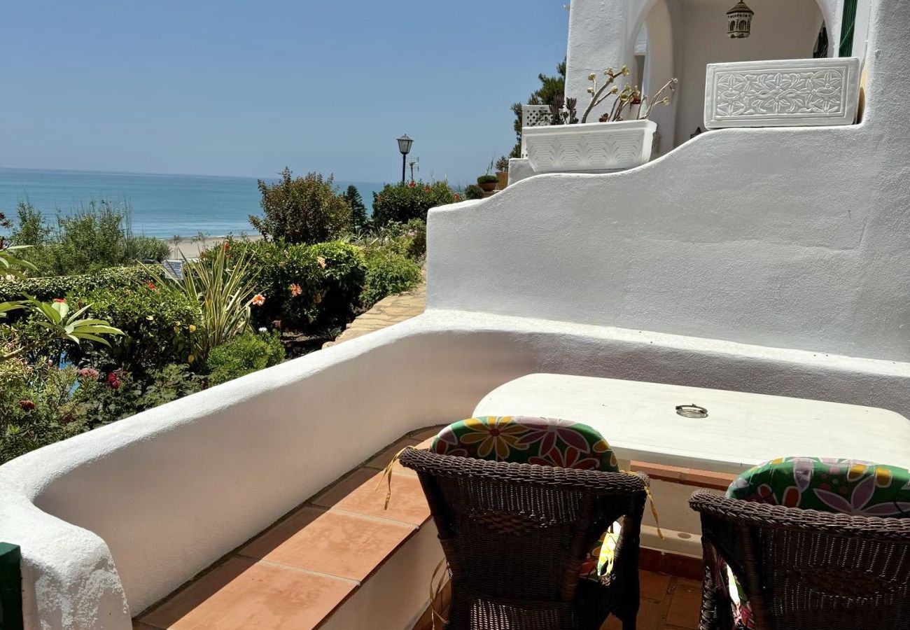 Townhouse in Benajarafe - House with sea view in first line beach, few steps to the pool