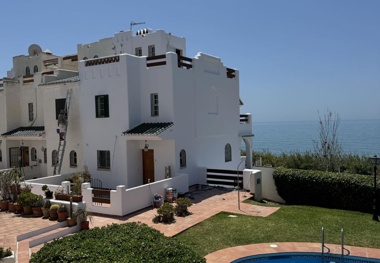 Townhouse in Benajarafe - House with sea view in first line beach, few steps to the pool