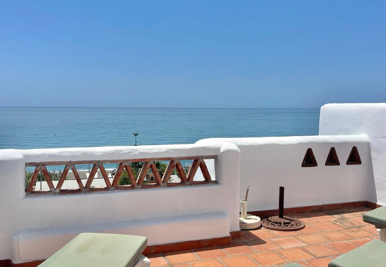 Townhouse in Benajarafe - House with sea view in first line beach, few steps to the pool