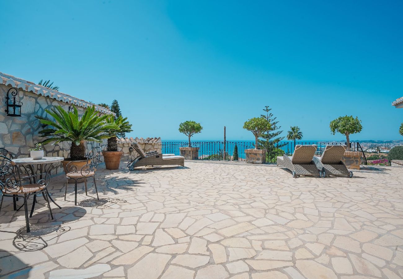 Villa in Benalmádena - Spanish Luxury villa easy walk to Fuengirola beach