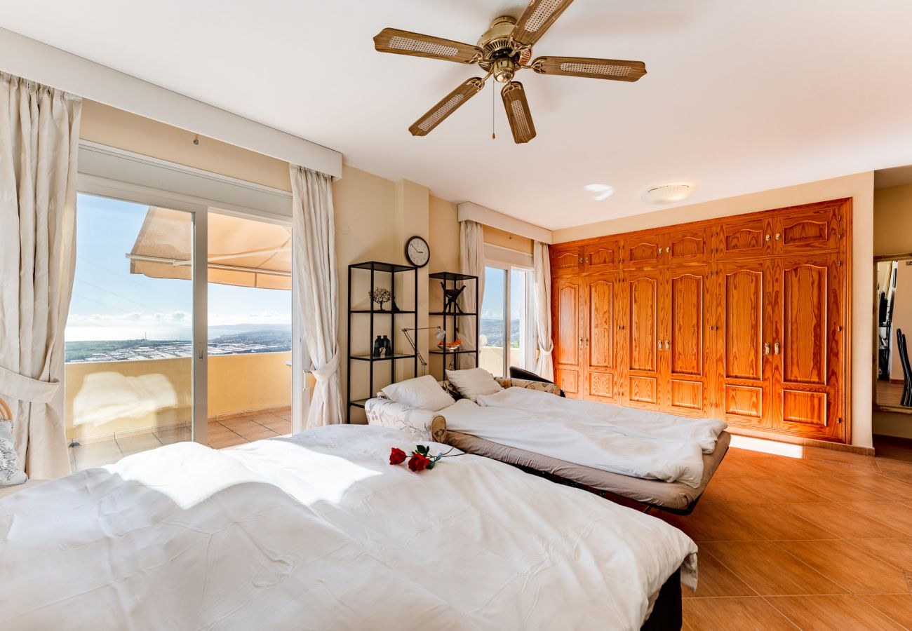 Studio in Estepona - Penthouse Deluxe in Roca Mansion 