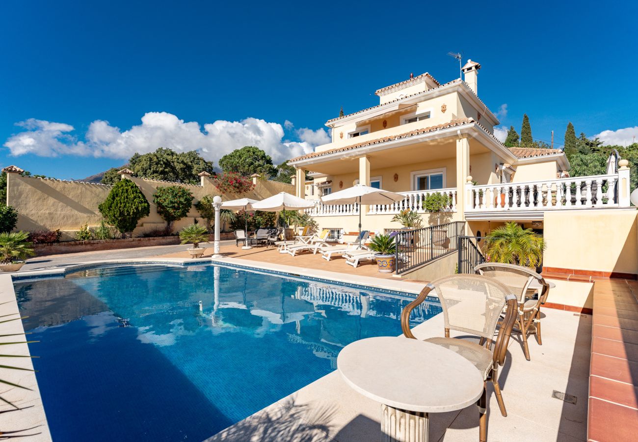 Rent by room in Estepona - Family holiday home in Roca Mansion