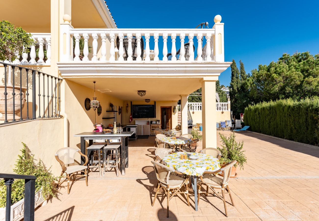 Rent by room in Estepona - Family holiday home in Roca Mansion