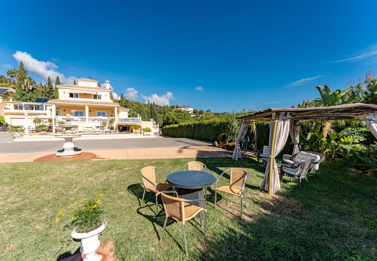 Mobile home in Estepona - Family camping with pool and jacuzzi?