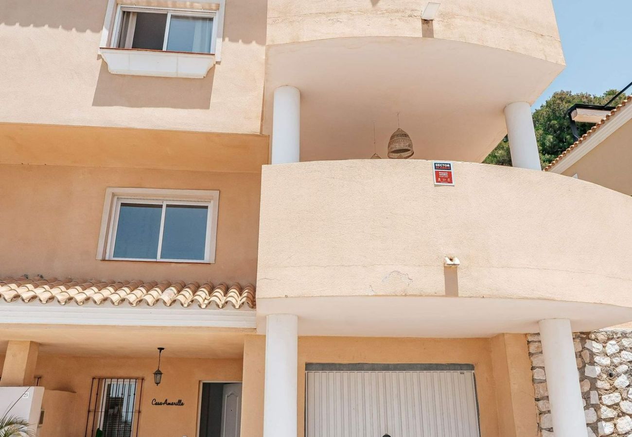 Townhouse in Mijas Costa - Newly renovated Townhouse with Sea view and Rooftop with Jacuzzi