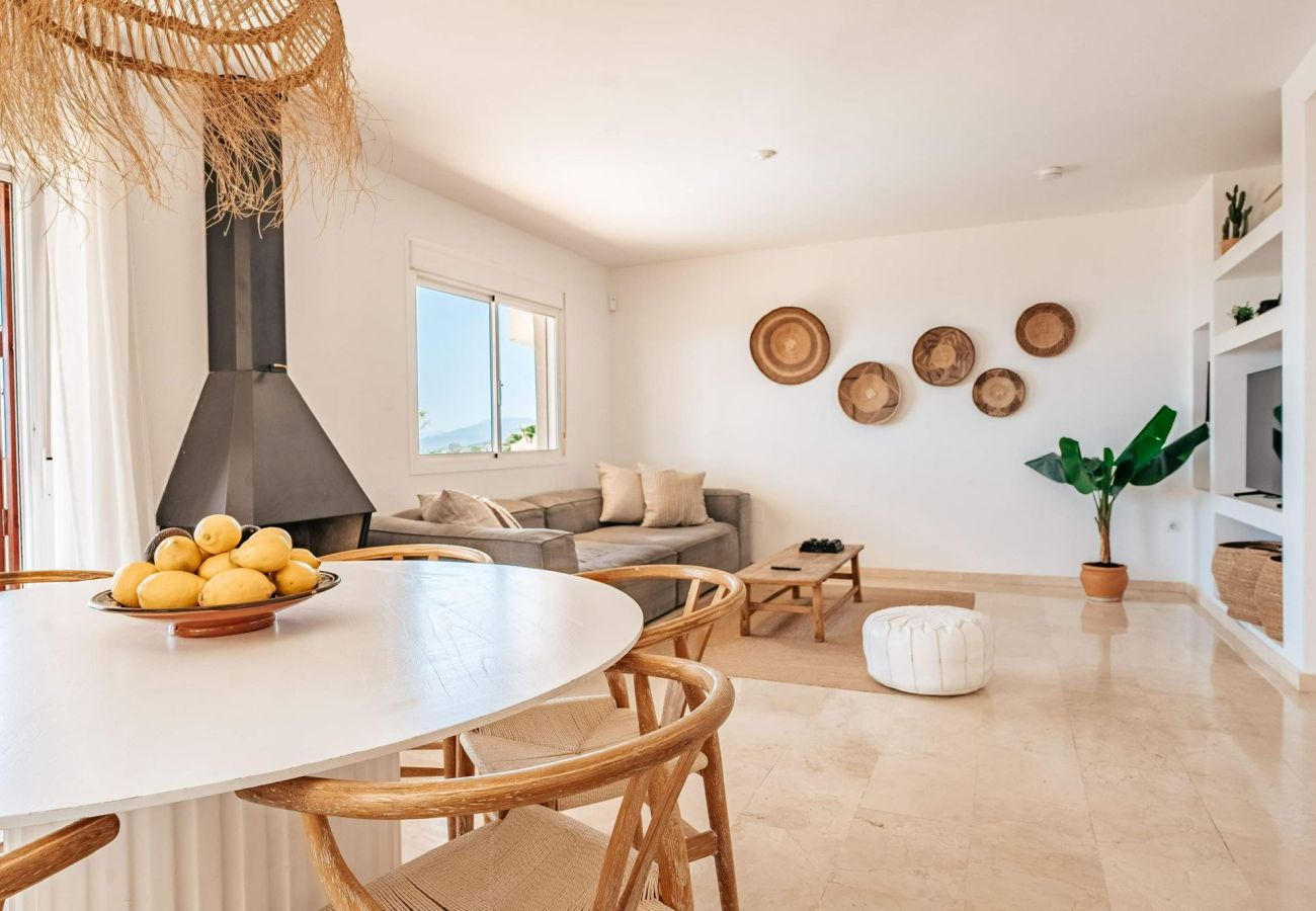 Townhouse in Mijas Costa - Newly renovated Townhouse with Sea view and Rooftop with Jacuzzi