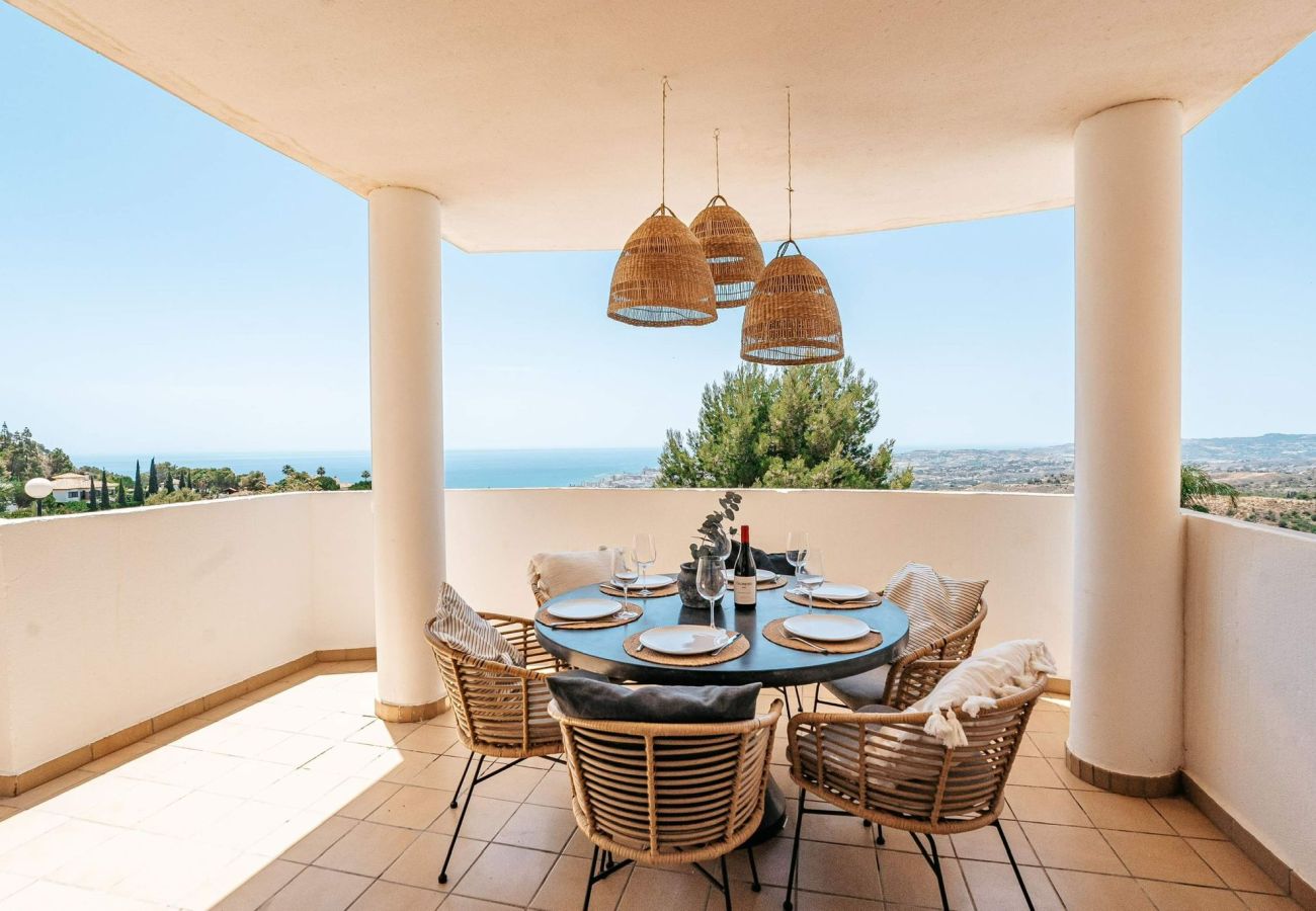 Townhouse in Mijas Costa - Newly renovated Townhouse with Sea view and Rooftop with Jacuzzi