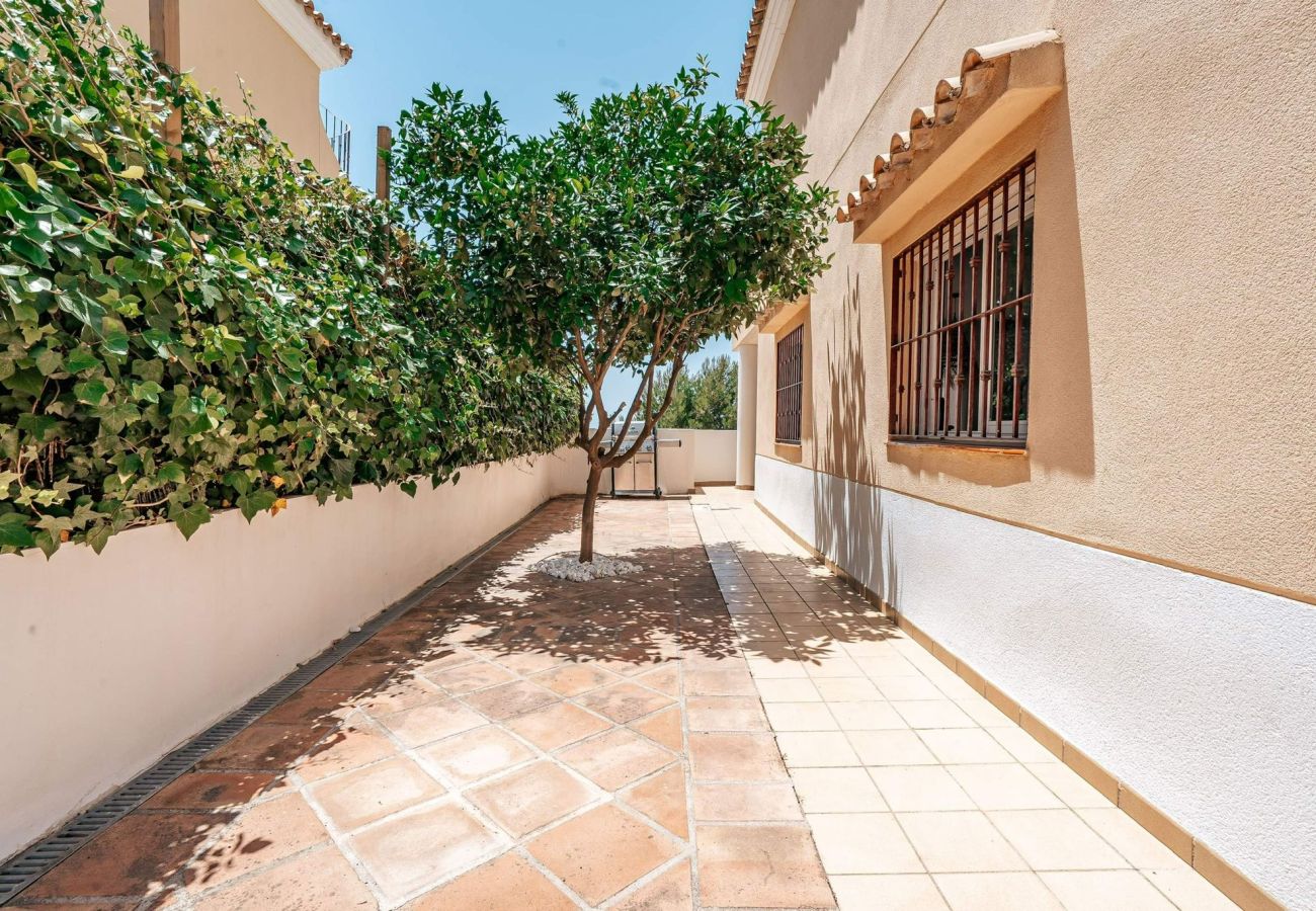 Townhouse in Mijas Costa - Newly renovated Townhouse with Sea view and Rooftop with Jacuzzi