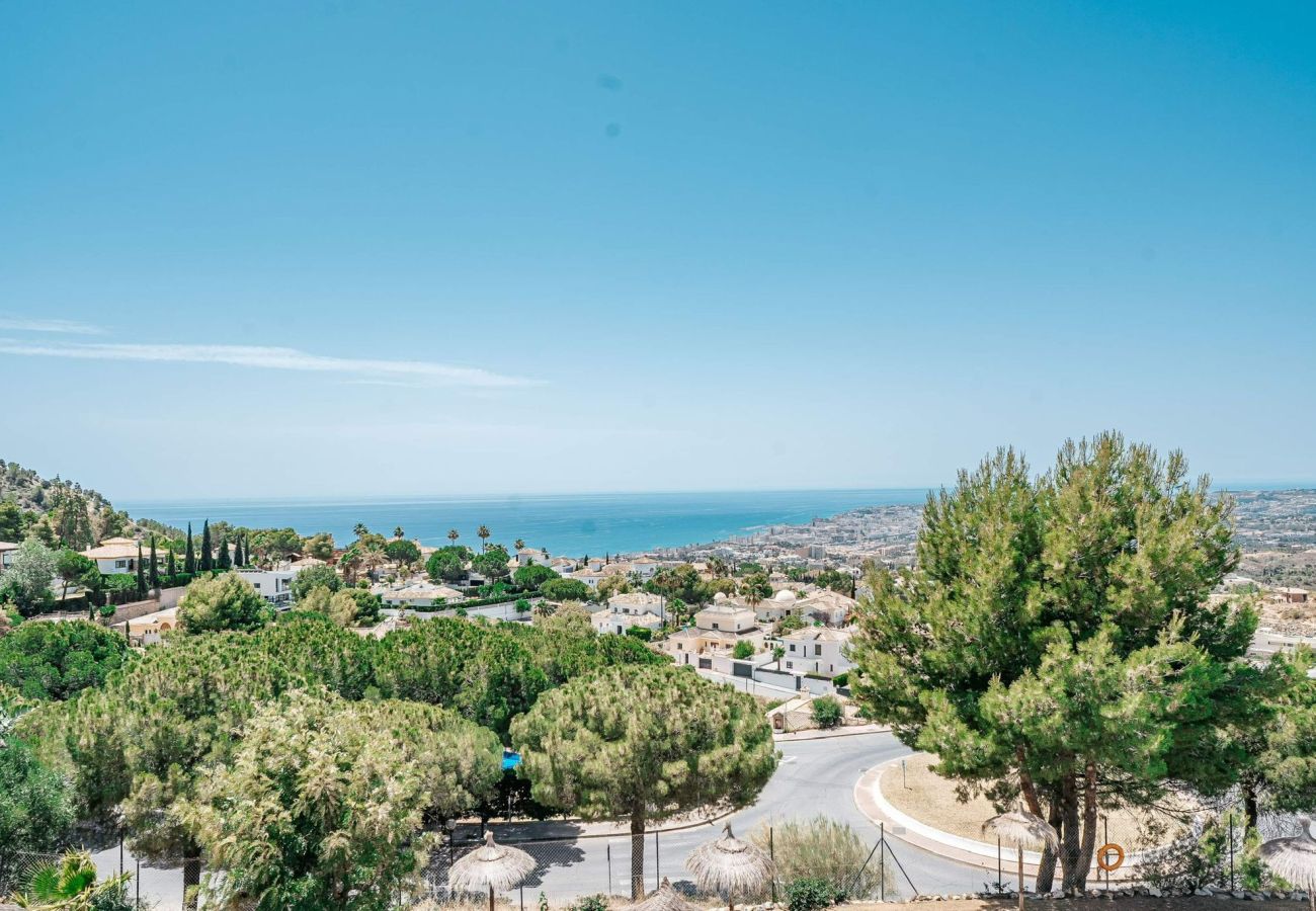 Townhouse in Mijas Costa - Newly renovated Townhouse with Sea view and Rooftop with Jacuzzi