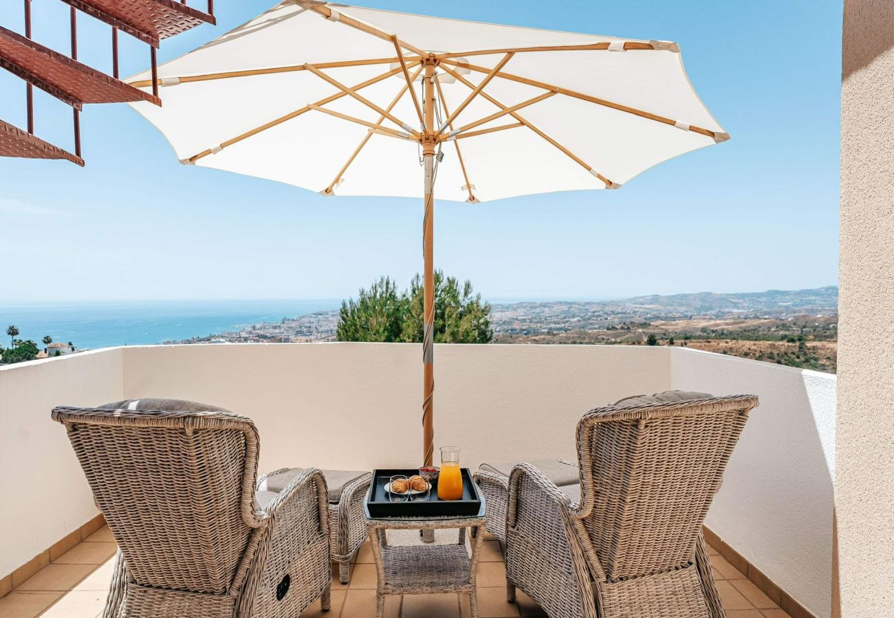 Townhouse in Mijas Costa - Newly renovated Townhouse with Sea view and Rooftop with Jacuzzi