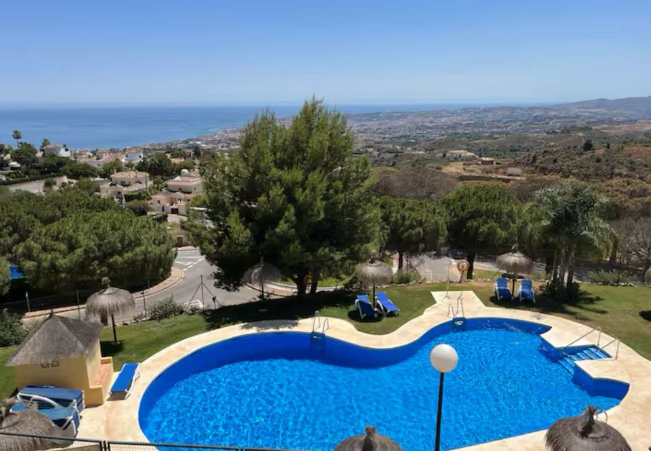 Townhouse in Mijas Costa - Newly renovated Townhouse with Sea view and Rooftop with Jacuzzi