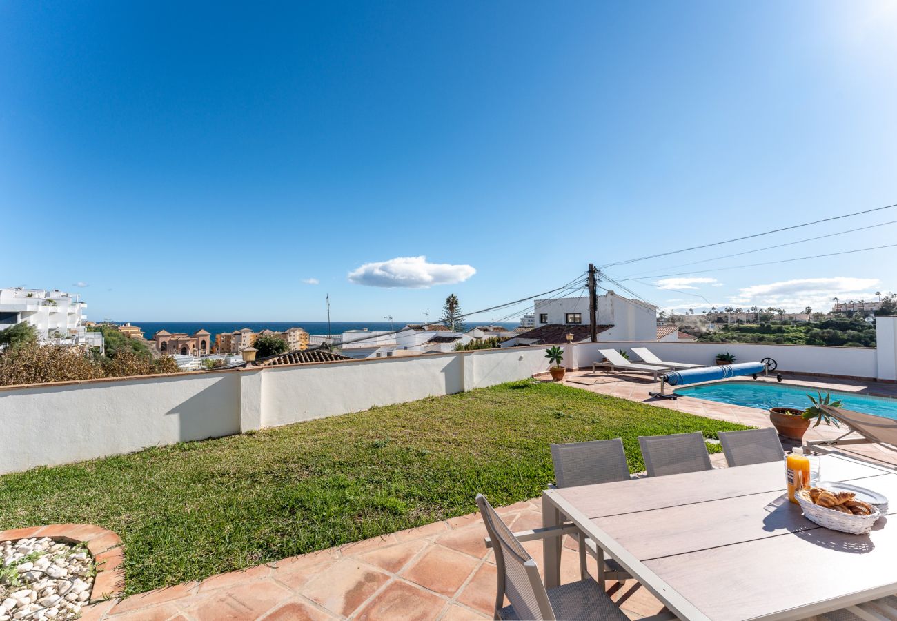 Villa in Mijas Costa - Lovely Sea view Villa with only 7 minutes walk to the Fuengirola Beach