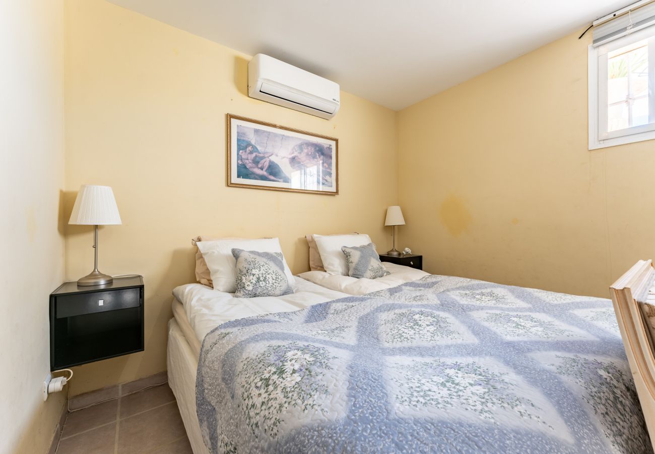 Rent by room in Estepona - Studio 